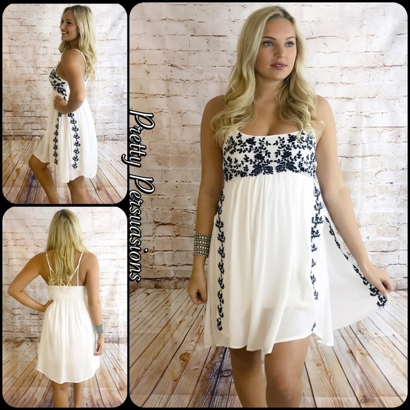 SALE🎉White & Navy Floral Embroidered Slip Dress - Picture 4 of 5