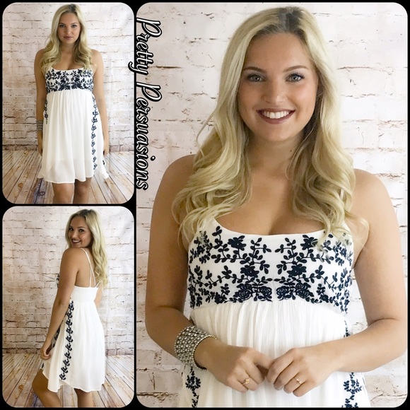 SALE🎉White & Navy Floral Embroidered Slip Dress - Picture 5 of 5