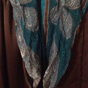 🛍 Teal and brown paisley print scarf