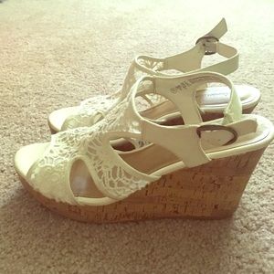 While lace wedges