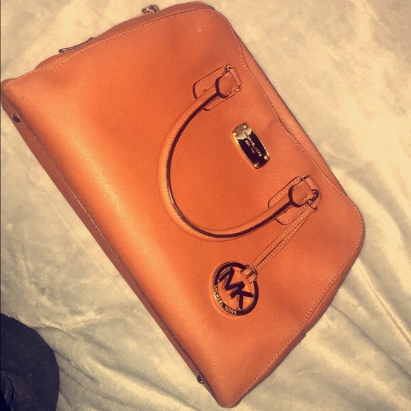 Michael kors purse - Picture 1 of 1