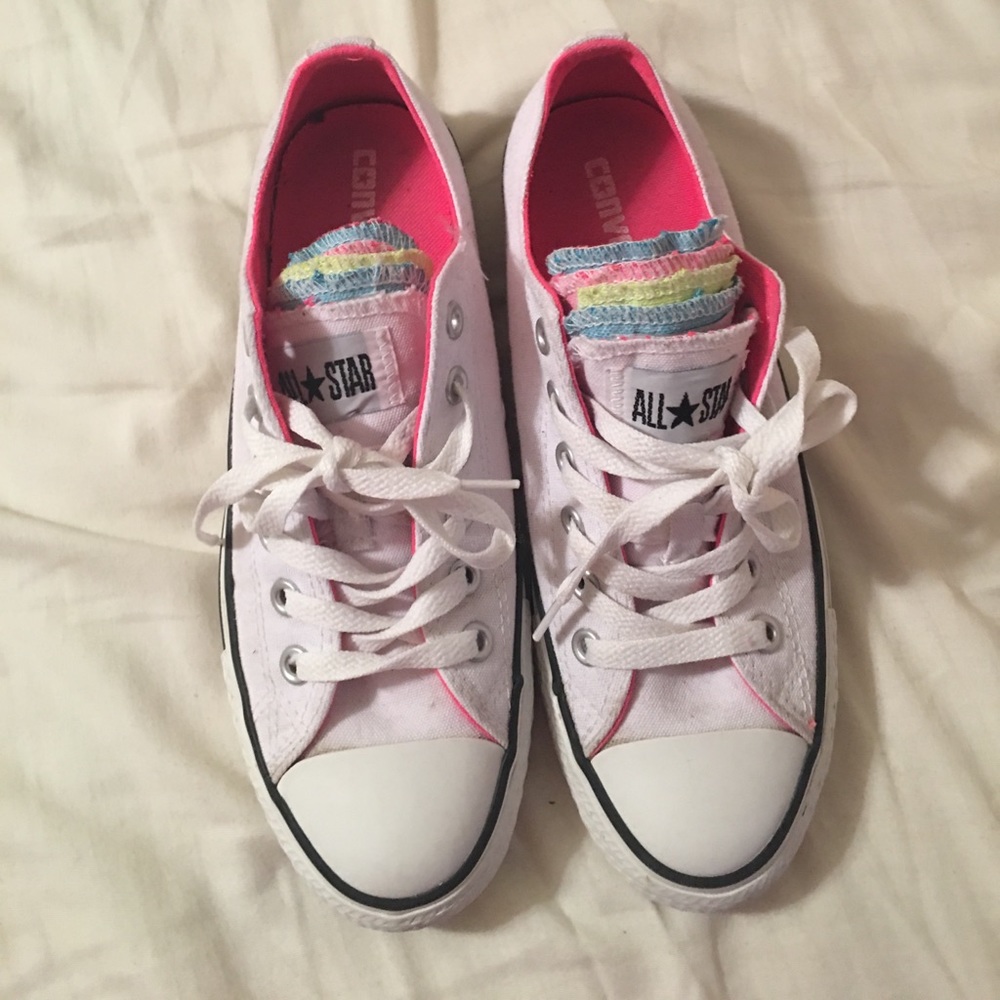 White multiple colored tongues. Converse