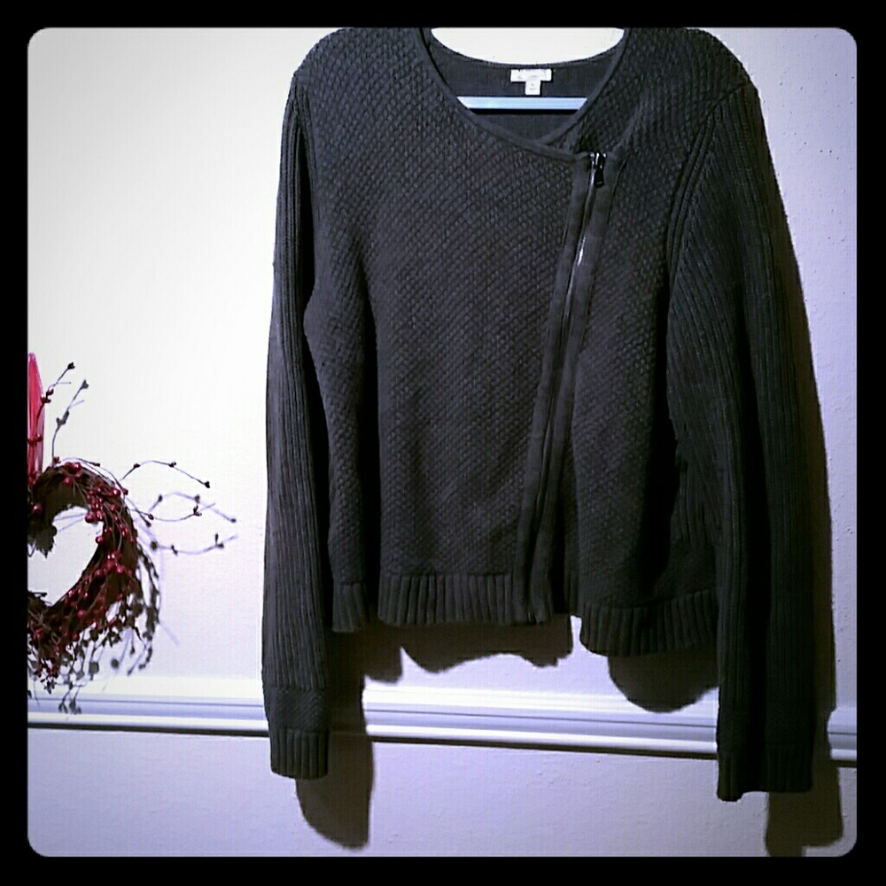 Gray diagonal zip up cardigan