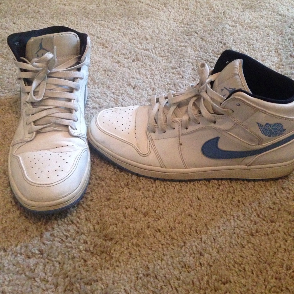 Jordans 1's - Picture 2 of 5