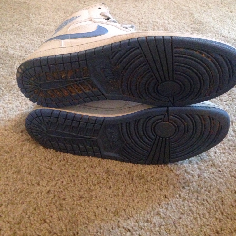 Jordans 1's - Picture 3 of 5