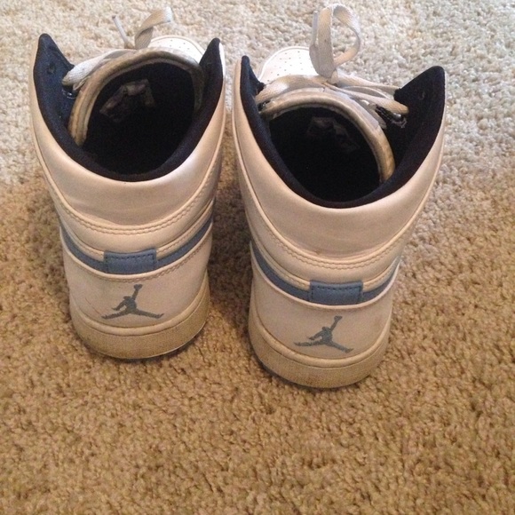 Jordans 1's - Picture 4 of 5