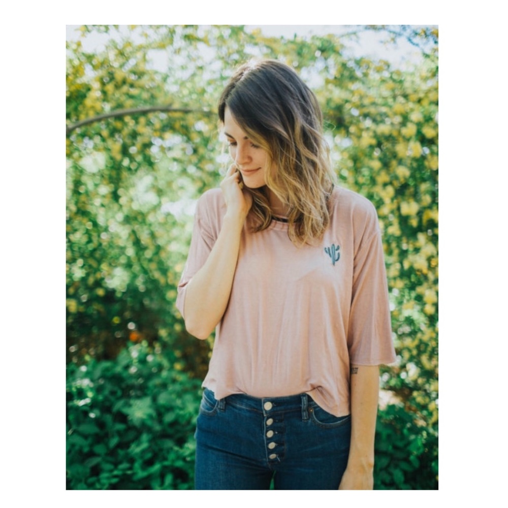 Blush distressed tee