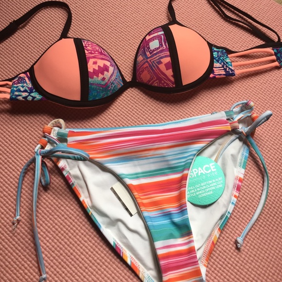 L*Space and Tanibikini Swim Set XS - Picture 3 of 8