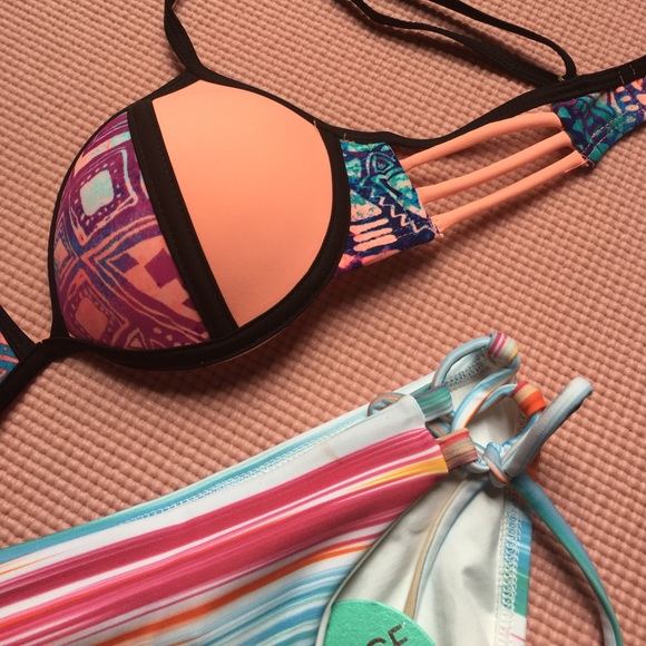 L*Space and Tanibikini Swim Set XS - Picture 5 of 8