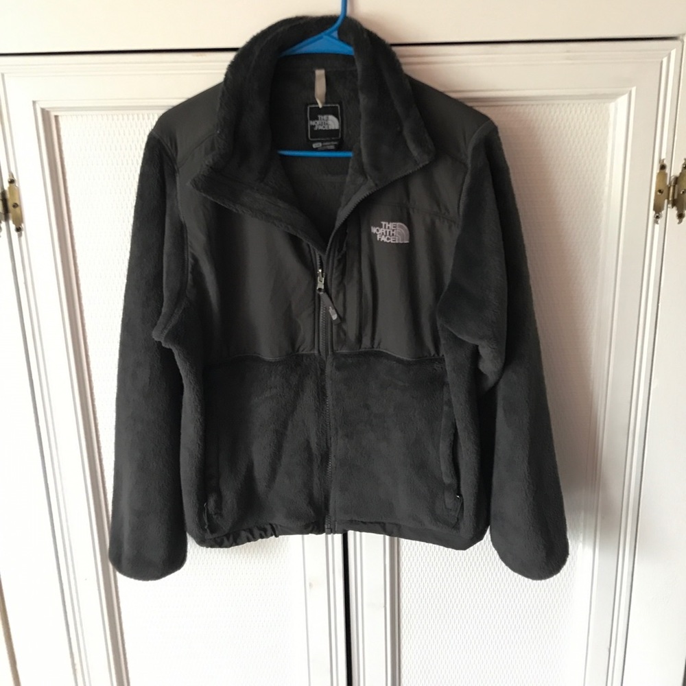 Women's fleece north face jacket.