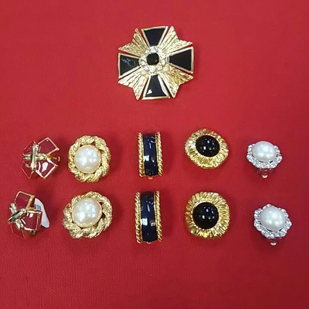 Earnings, Brooch