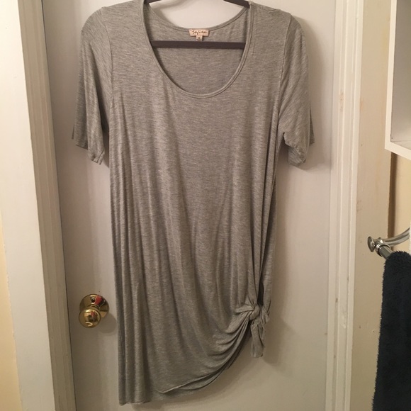 Lily White Tops - Gray tunic