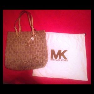 AUTHENTIC MICHAEL KORS Khaki Tote Must See!!!
