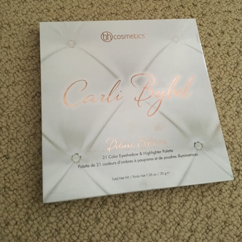 Carli bybel deluxe edition eyeshadow palette