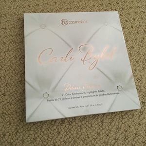 Carli bybel deluxe edition eyeshadow palette