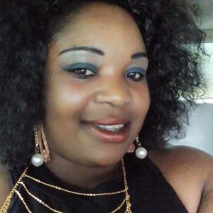 Meet your Posher, Yonique