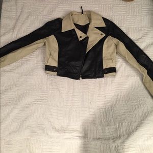 Cropped pleather black and beige jacket