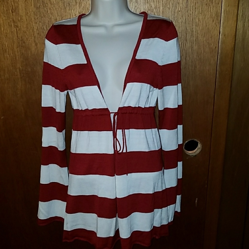 Beautiful lightweight Vanity v neck sweater
