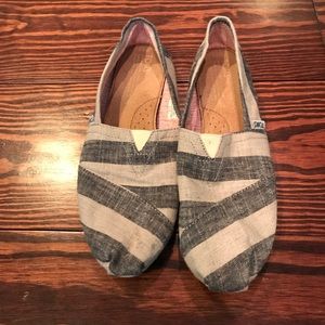 TOMS gray and white flats