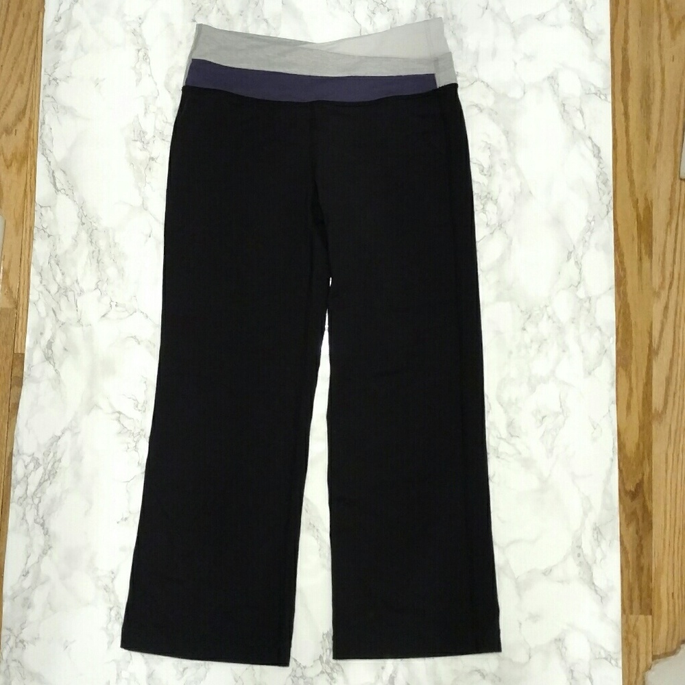 Lululemon black crop pants size 6