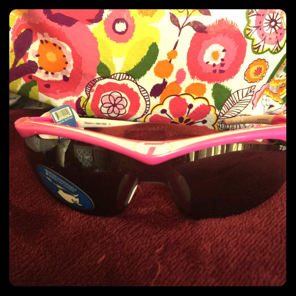 Selling some HOT sunglasses 🎄