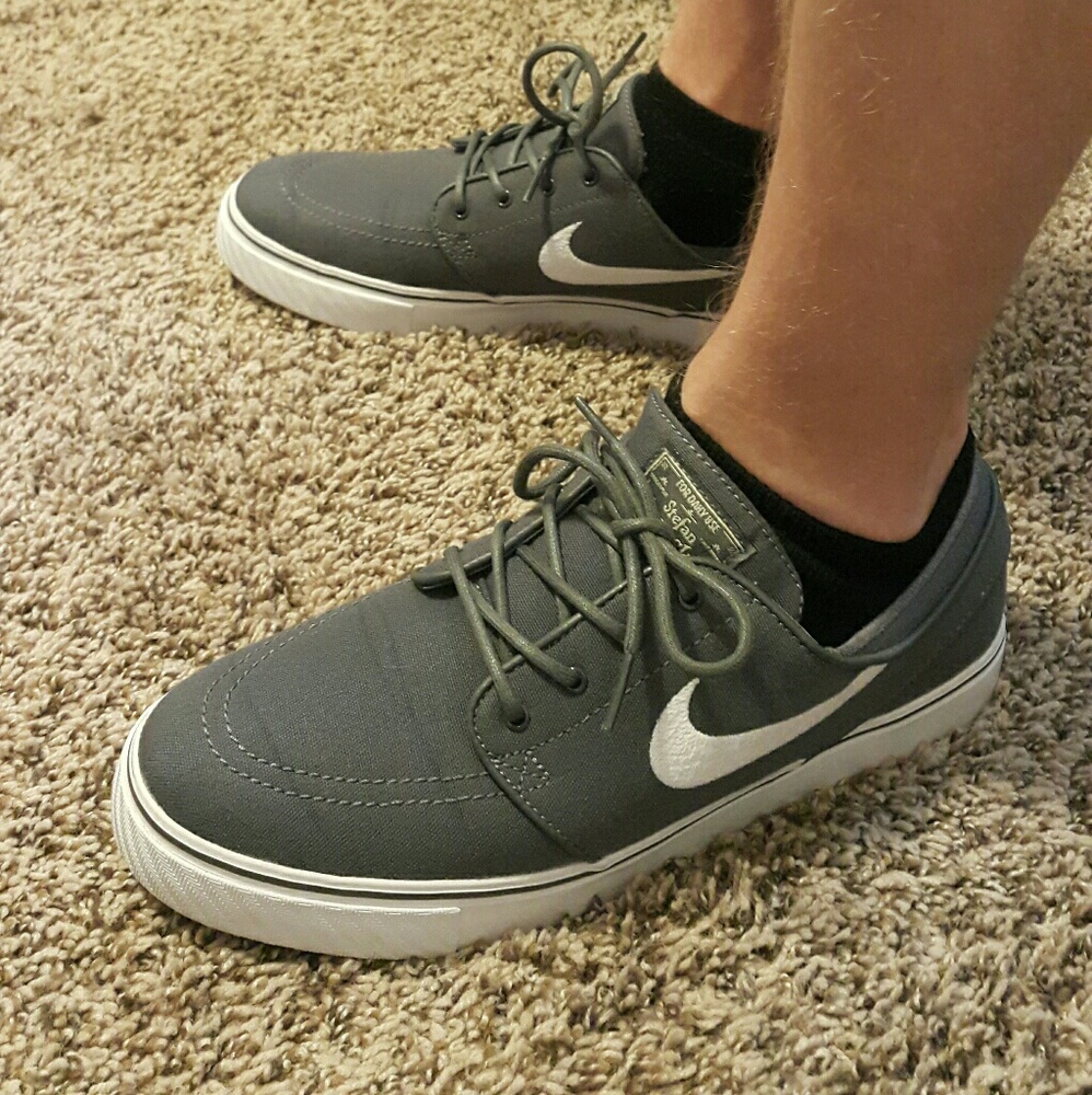 DONATED- Nike Zoom Air Stefan Janoski Sneakers