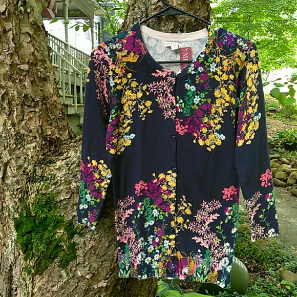 Sweater - Picture 1 of 2