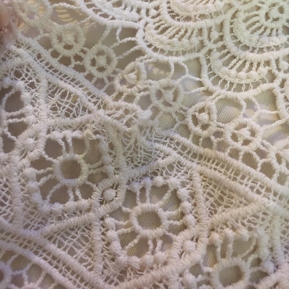 Cream lace pencil skirt - Picture 2 of 2