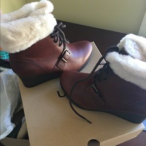 NEW IN BOX Ugg Women's Janney Boots 9.5