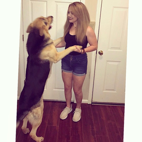 Meet your Posher, Leah - Picture 3 of 4