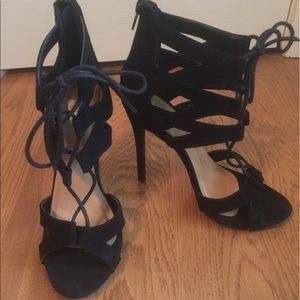 PRICE CUT🌟Black lace up with back zippers heels🖤