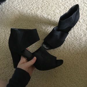 Nice heels with elastic