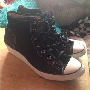 Converse wedge shoes