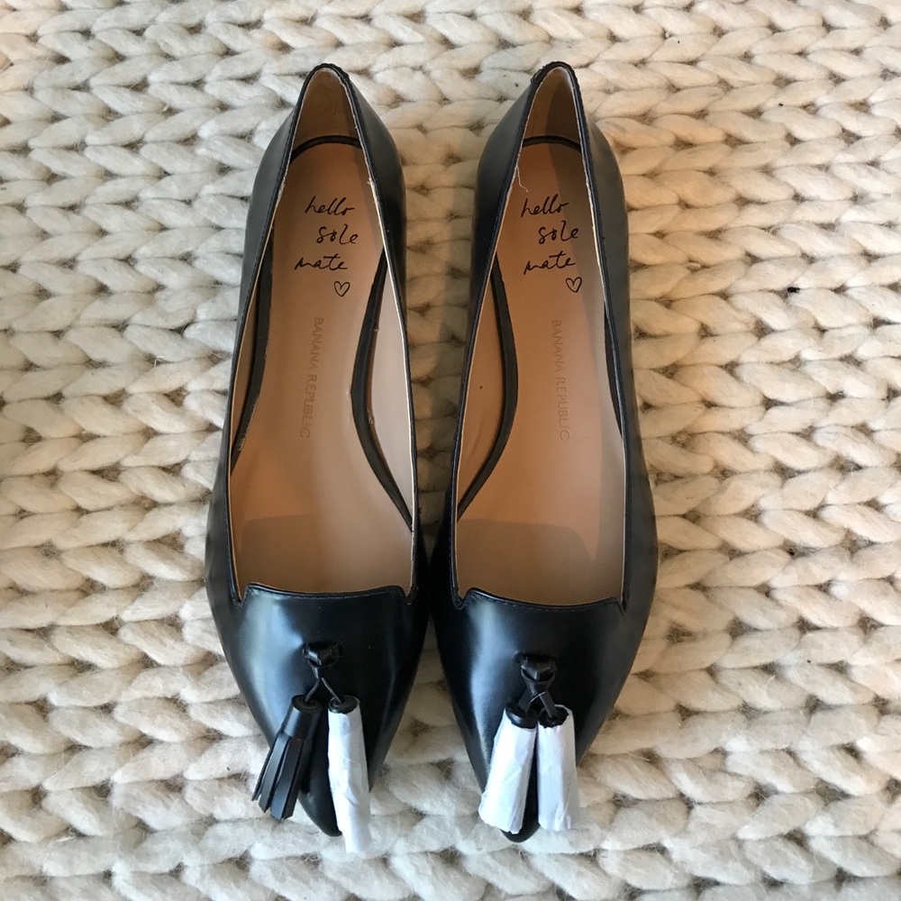 Banana Republic Tassel Detail Flats