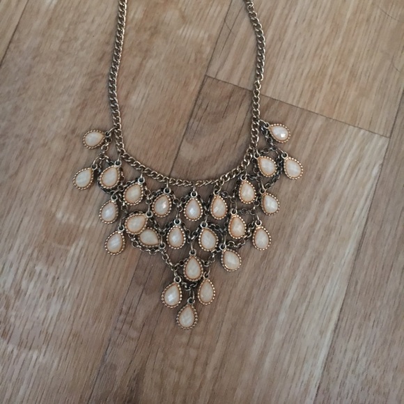 Gold and pink necklace - Picture 1 of 2