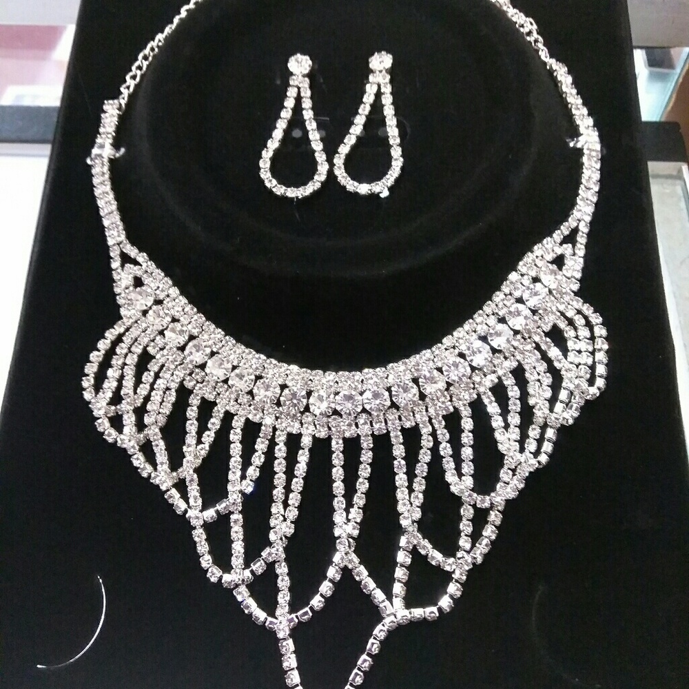 Diamond Rhinestone faux necklace/chocker