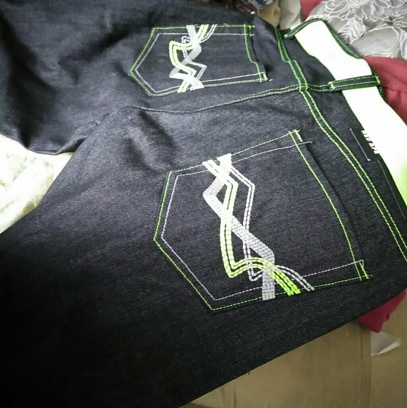 Different style jeans - Picture 2 of 4