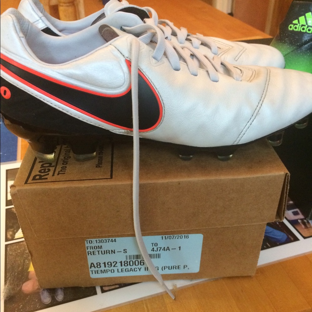 Mens Nike Tiempo Soccer Cleats size 8