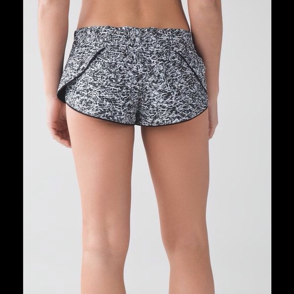 NWT REVERSIBLE LULULEMON  Surf Short - Picture 3 of 8