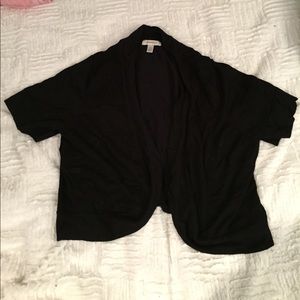 Short sleeve cropped black shall