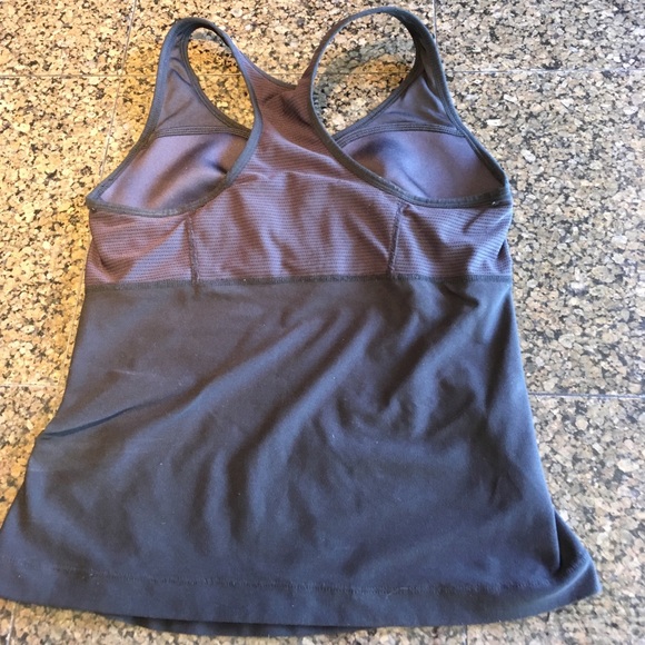 Nike workout top with built in bra - Picture 2 of 4