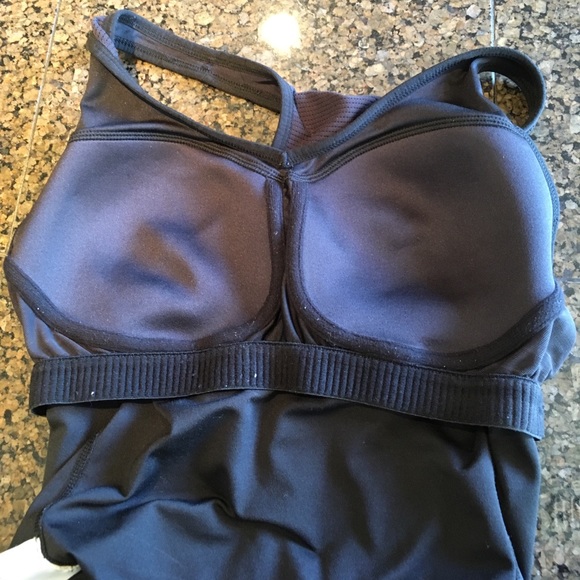 Nike workout top with built in bra - Picture 3 of 4