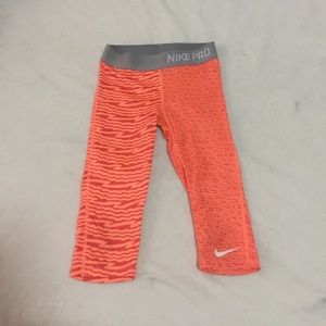 Girls nike pro Capri leggings