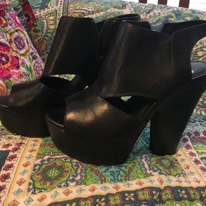 Size 7.5 Gianni Bini heels