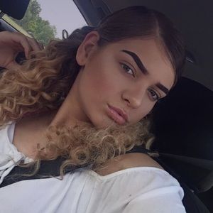 Meet your Posher, Elayna