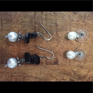 2 pairs of earrings
