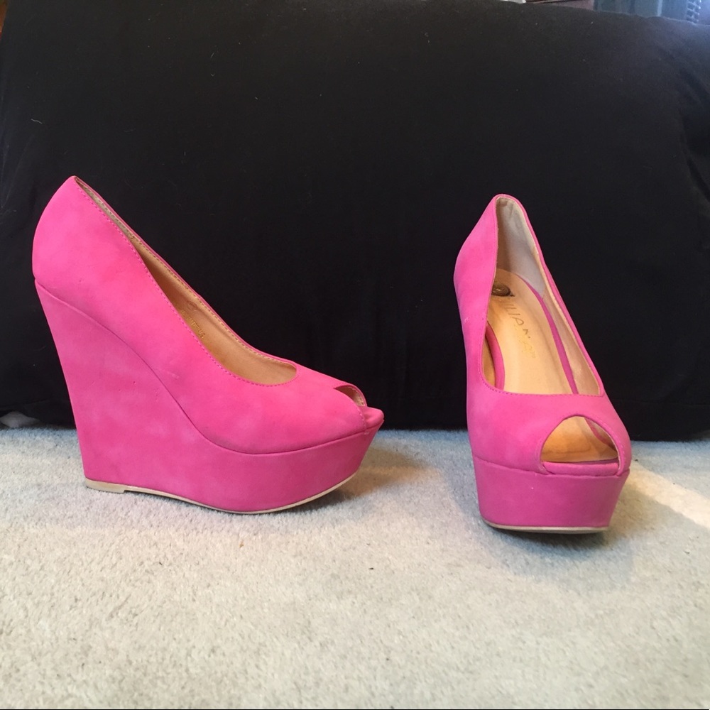 Pink pumps