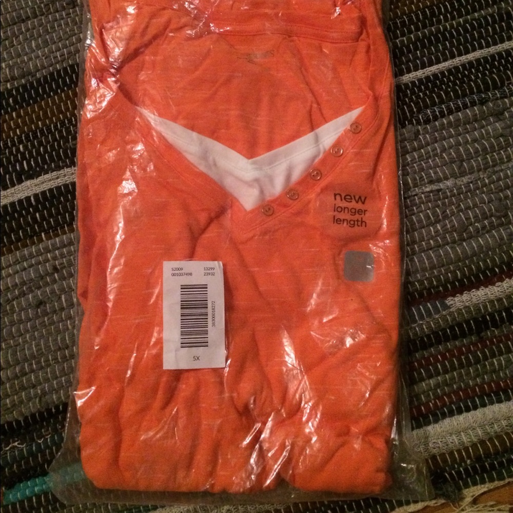 Catherine's size 5x shirt sleeve v neck shirt