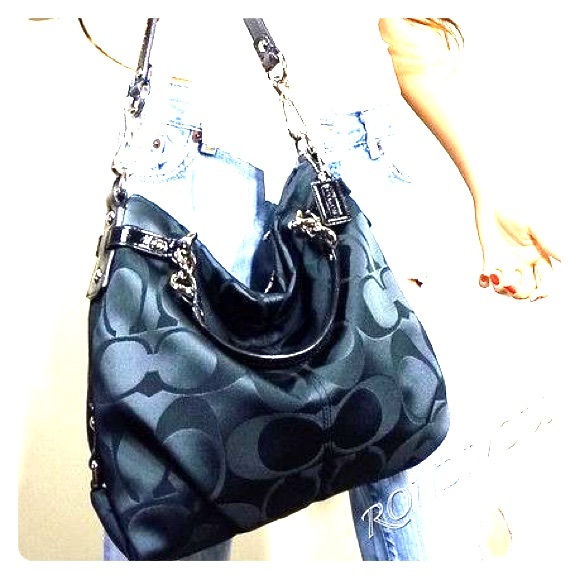 ** SOLD ** COACH Signature Hobo Handbag - Picture 1 of 4
