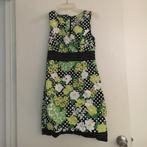 Dotted flower dress - Picture 1 of 1